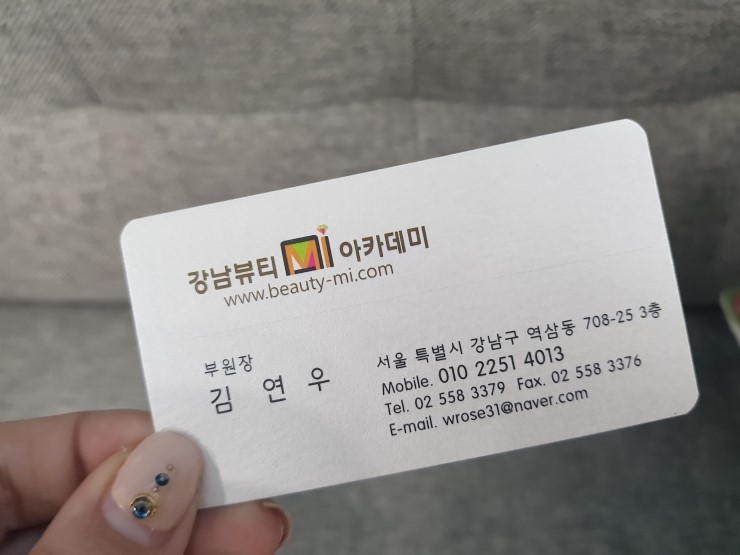 색갈은짙은갈색 이미지