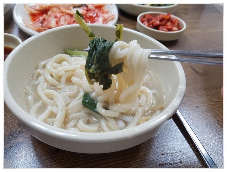 엄지손칼국수 이미지
