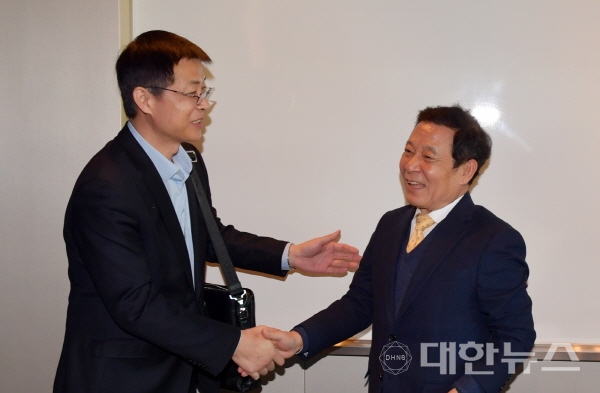 밧데리의사 이미지