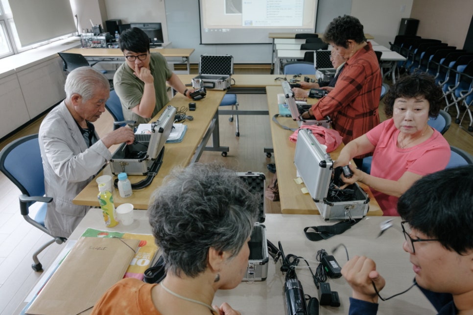 다큐멘터리를 만드는 "다큐인" 이미지