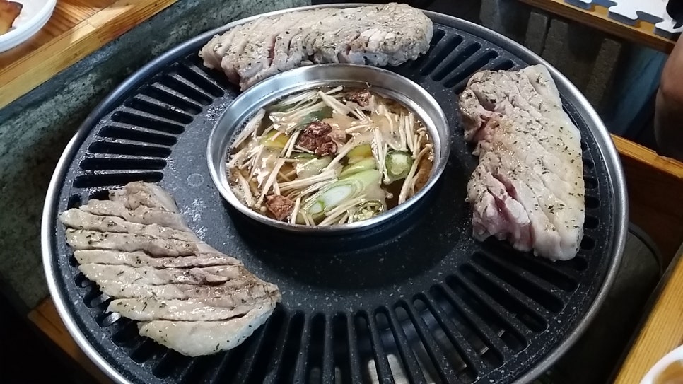 돼지세끼 이미지