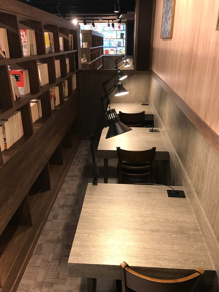 커피랑도서관 이미지