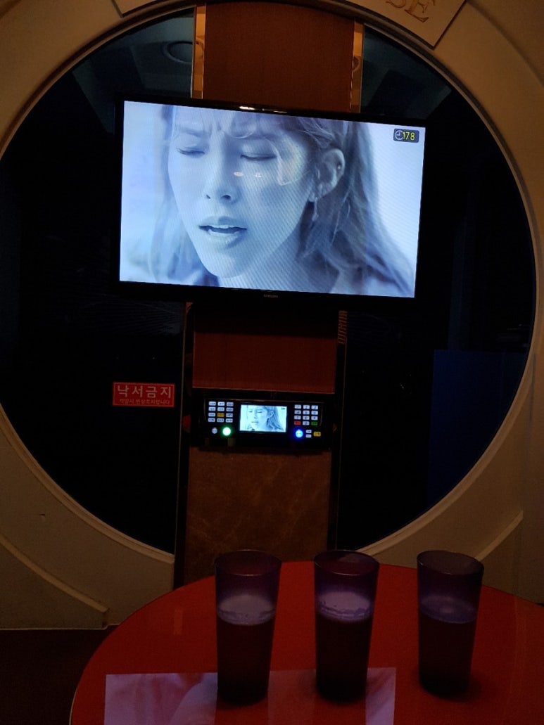 퀸노래방 이미지