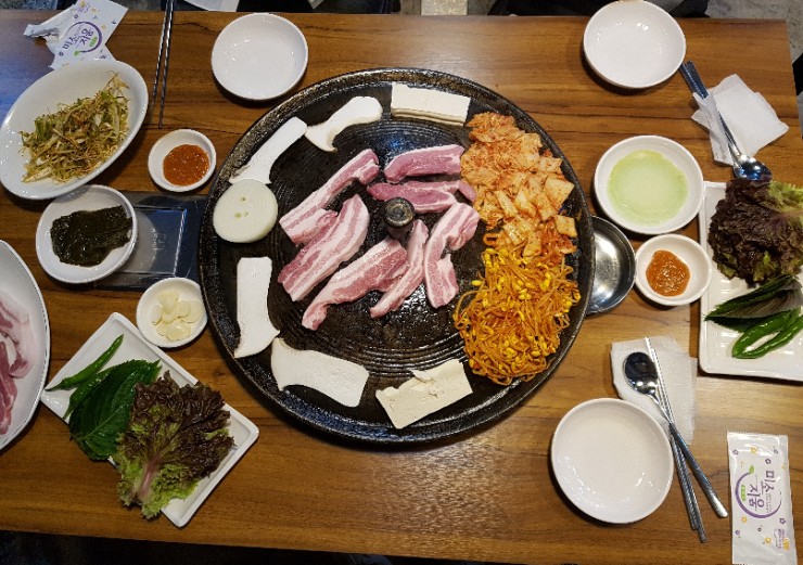 산들마당솥뚜껑삼겹살 이미지
