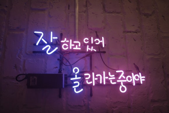 하얀책상 이미지