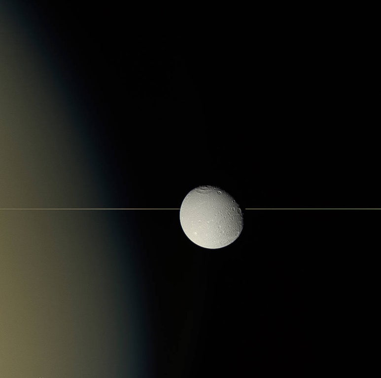 디오네(Dione) 이미지