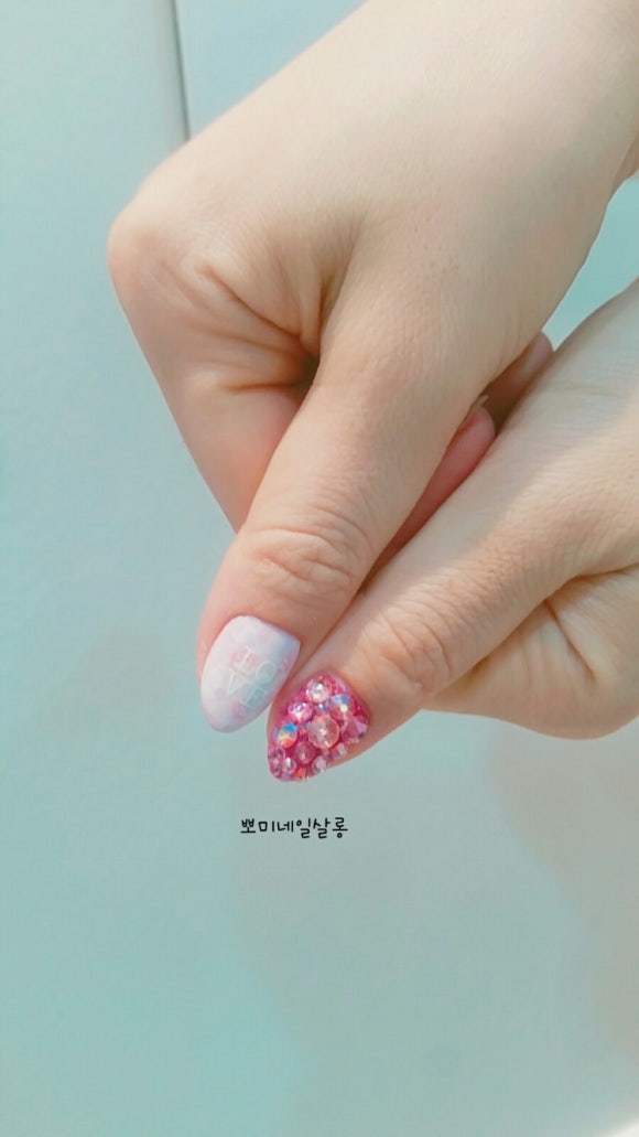 꽃물들인네일 이미지