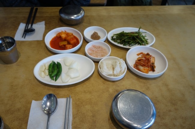 돼지가족 왕족발 이미지