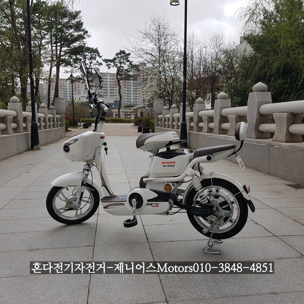 화이트자전거 이미지