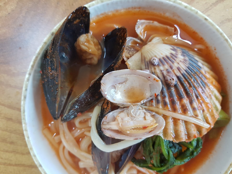 얼큰칼국수 이미지