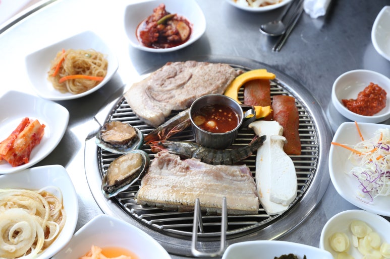 봉순이네흑돼지 이미지
