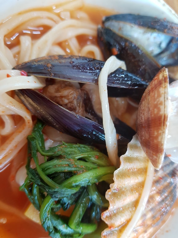 얼큰칼국수 이미지