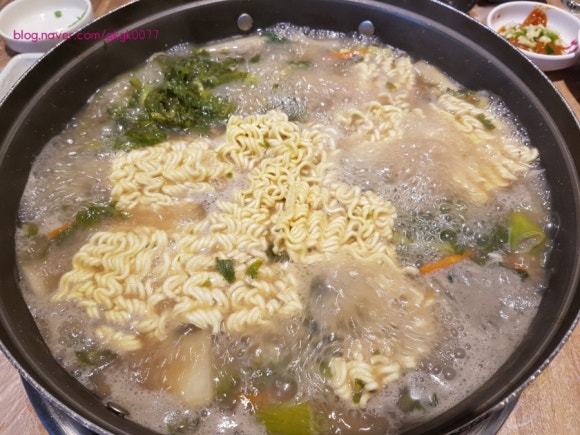산오징어바지락칼국수 이미지