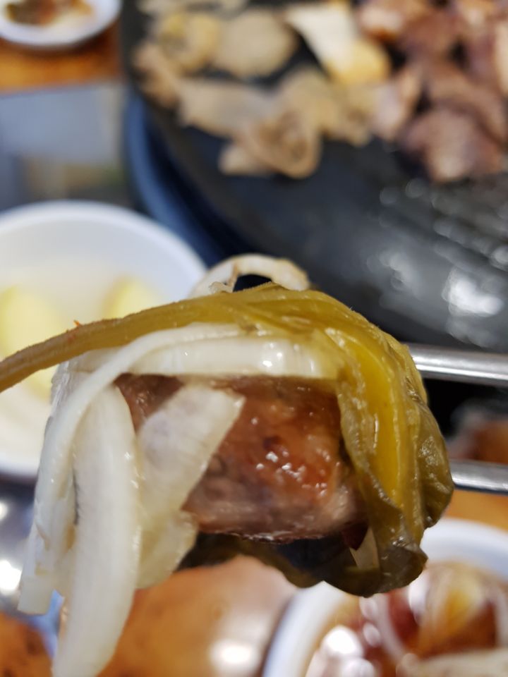 꺼먹돼지집 이미지