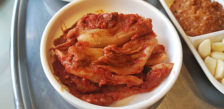 황우와꺼먹돼지 이미지