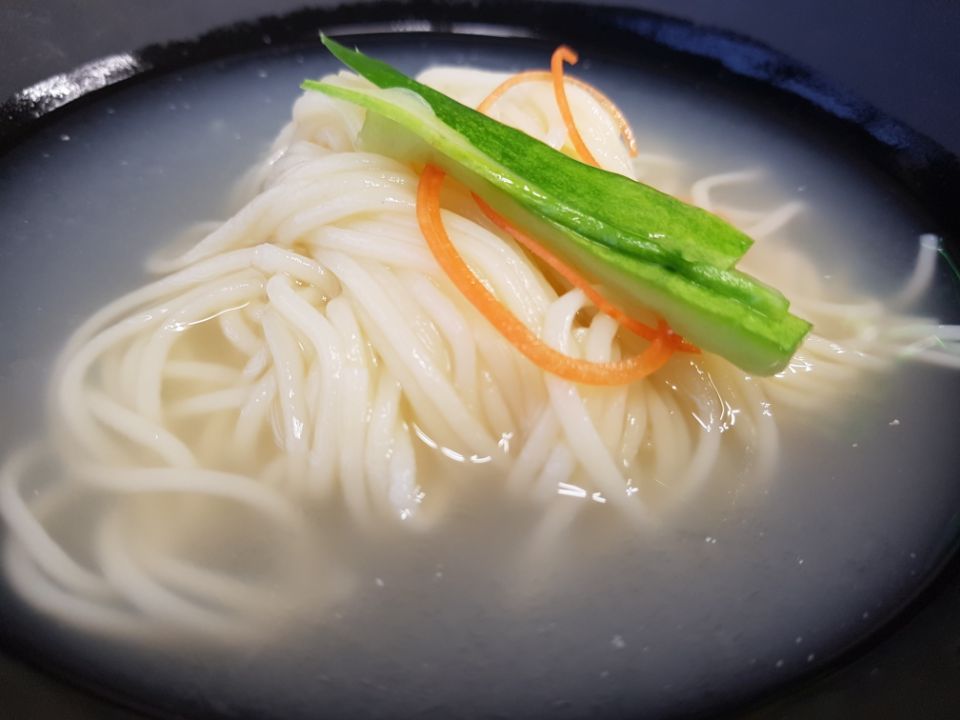 꺼먹돼지 이미지