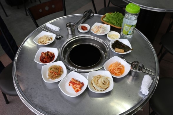봉순이네흑돼지 이미지