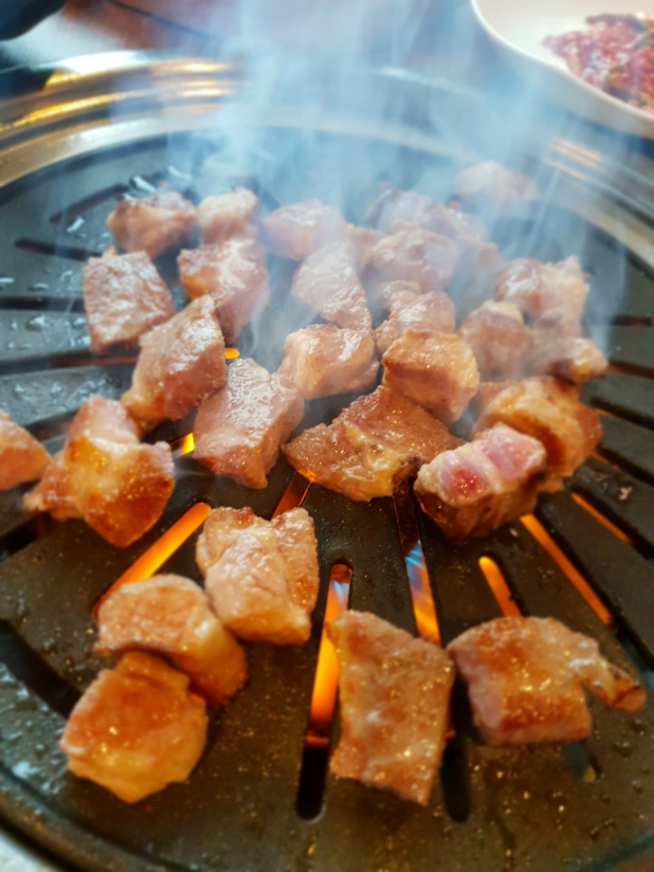 두툼한고깃집 이미지