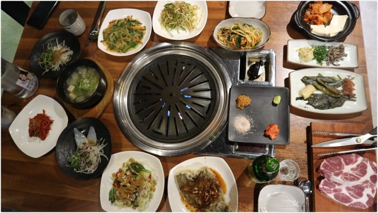 두툼한고깃집 이미지
