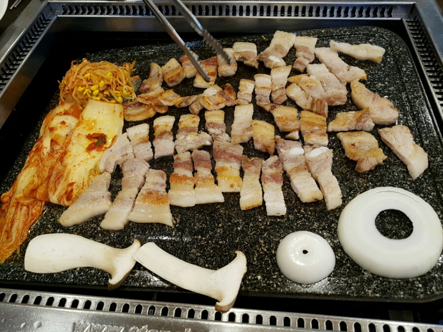 돌판삼겹살 쌈 이미지