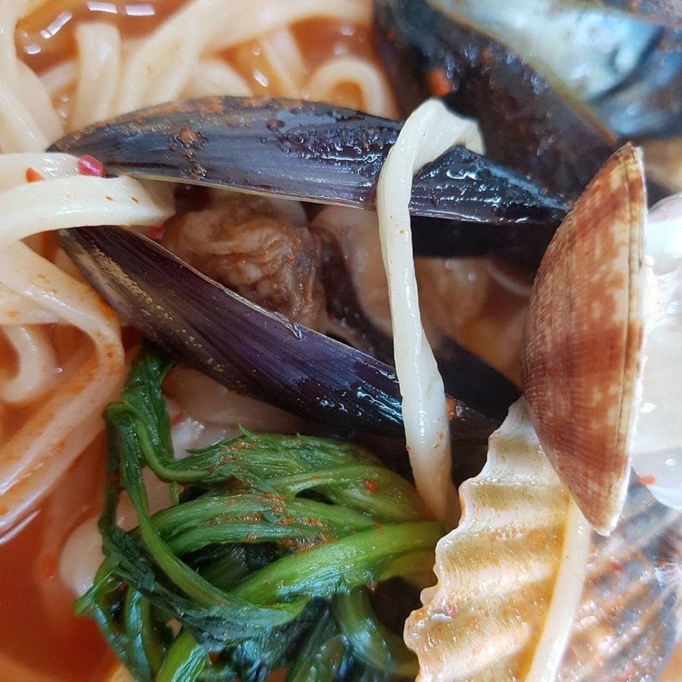 얼큰칼국수 이미지