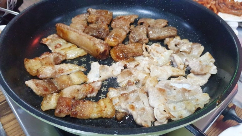 먹고가자 고기집 이미지