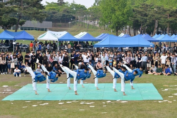 충북보건과학대학교 운동장 이미지