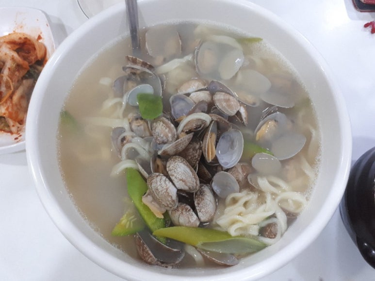 이가네바지락칼국수;보리밥 이미지
