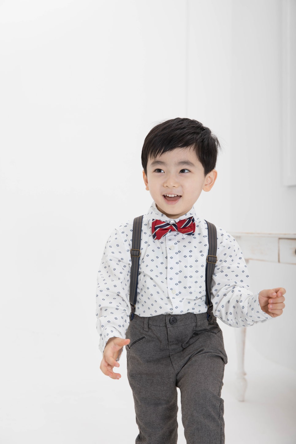 사진세공사 이미지
