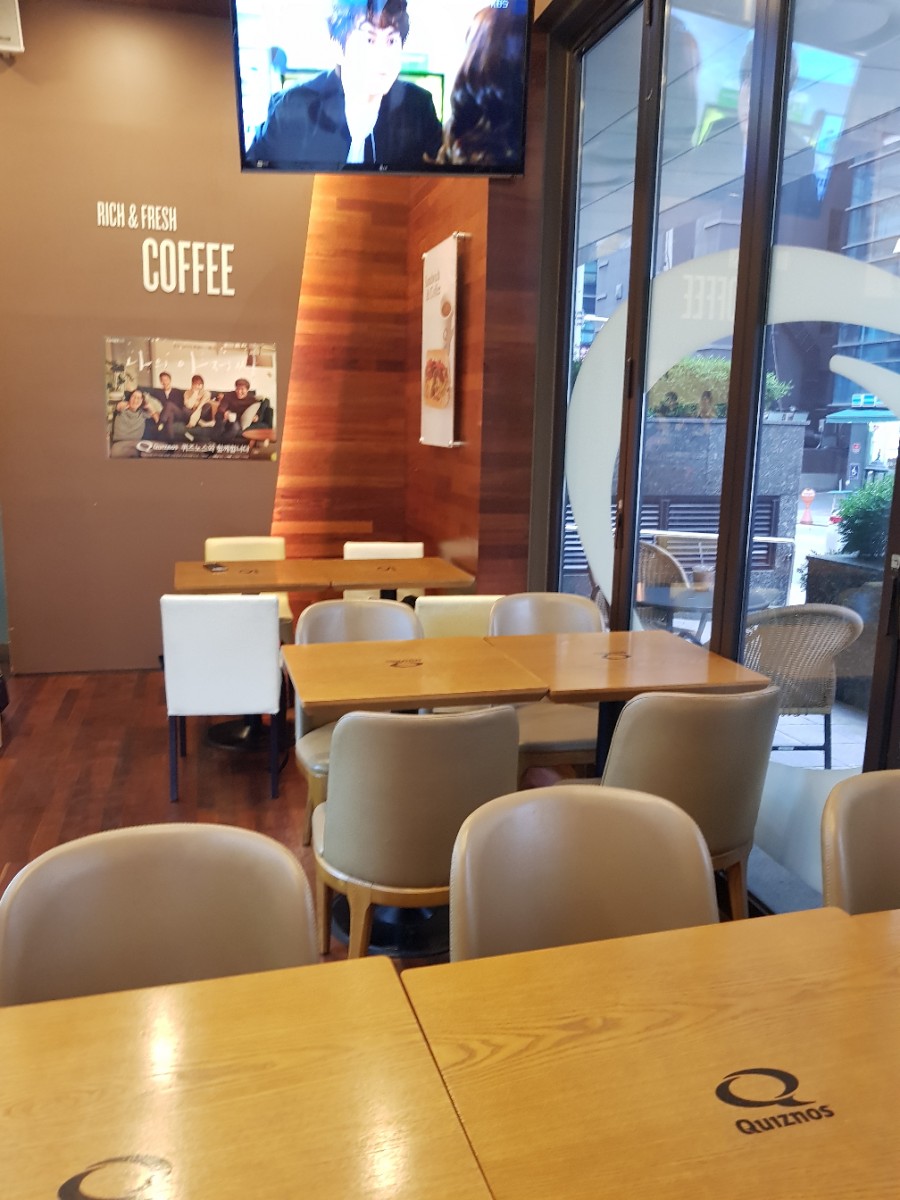 퀴즈노스 역삼점 이미지