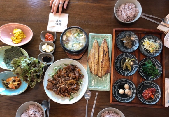 오월식탁 이미지