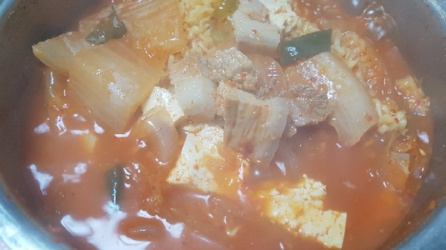 엄마네생고기김치찌개 이미지