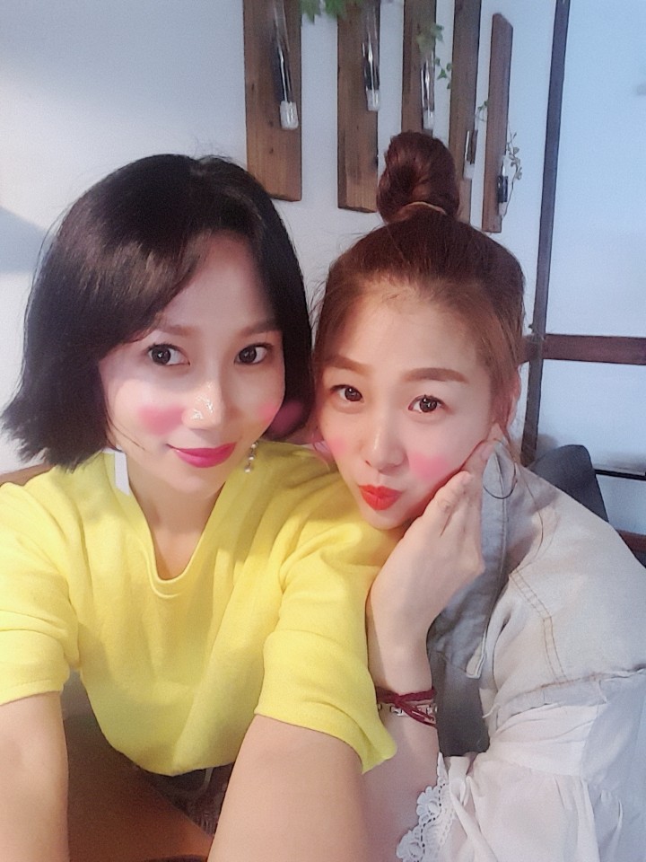 지예스샬롱 이미지