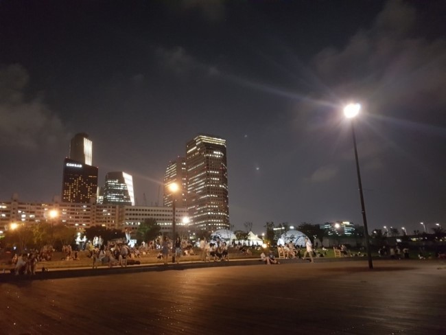 달빛아래 맥주한잔 이미지