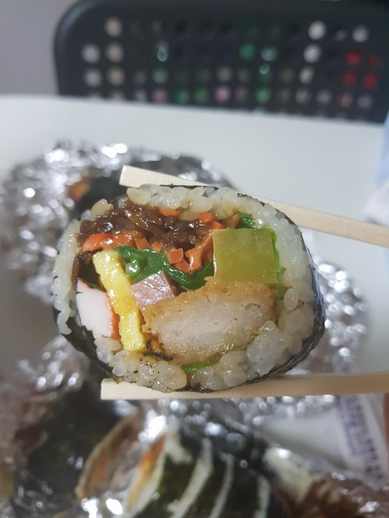 주홍김밥 이미지