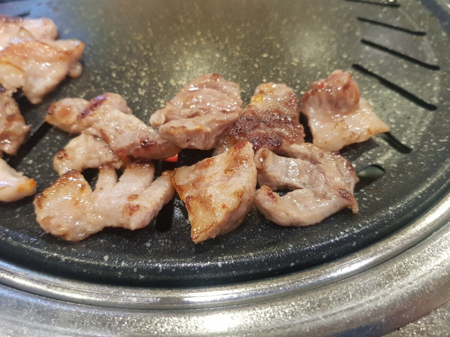 꿀꿀뒷고기 이미지