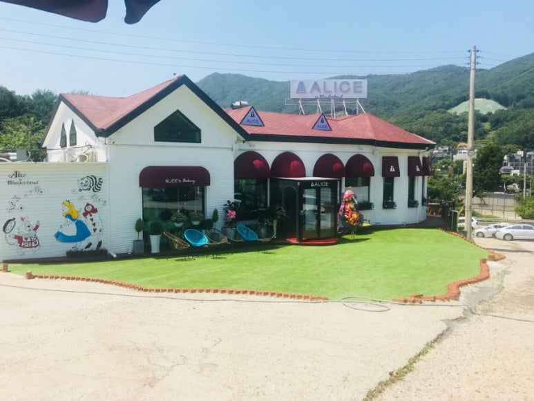 앨리스 베이커리 카페 이미지