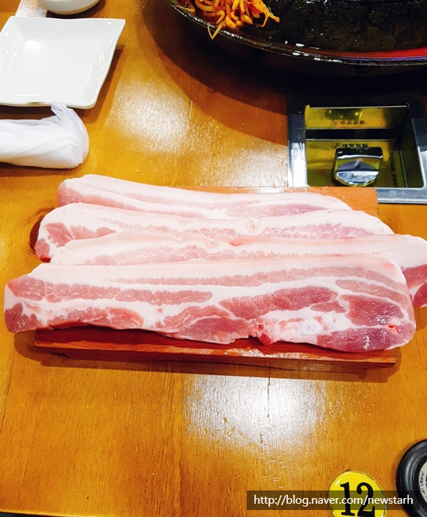 콩나물 솥뚜껑 오겹살 이미지