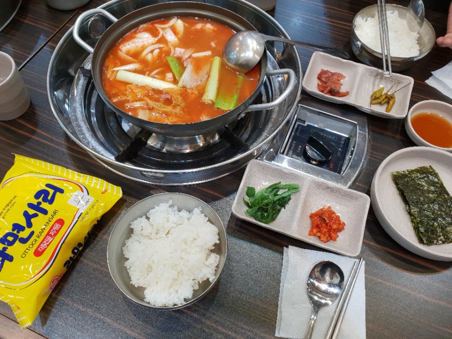 24시누름돌생고기김치찌개 이미지