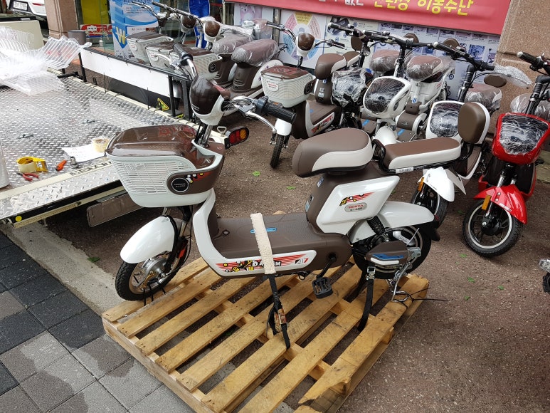 화이트자전거 이미지