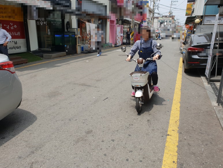 화이트자전거 이미지