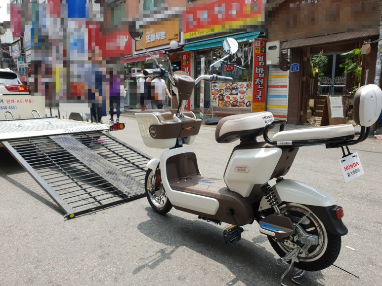 화이트자전거 이미지