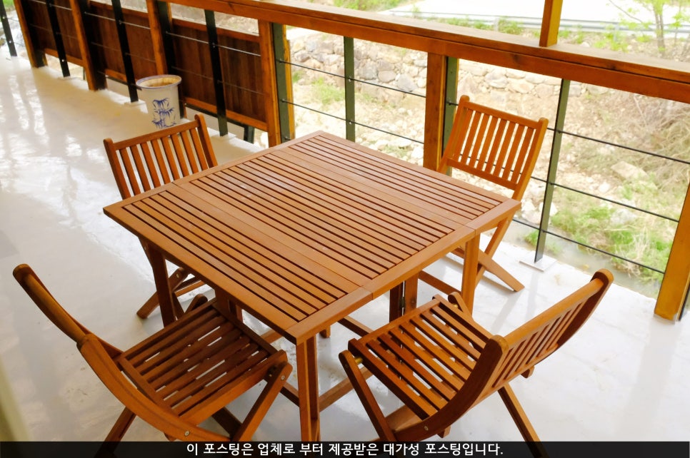 물가에앉아 이미지