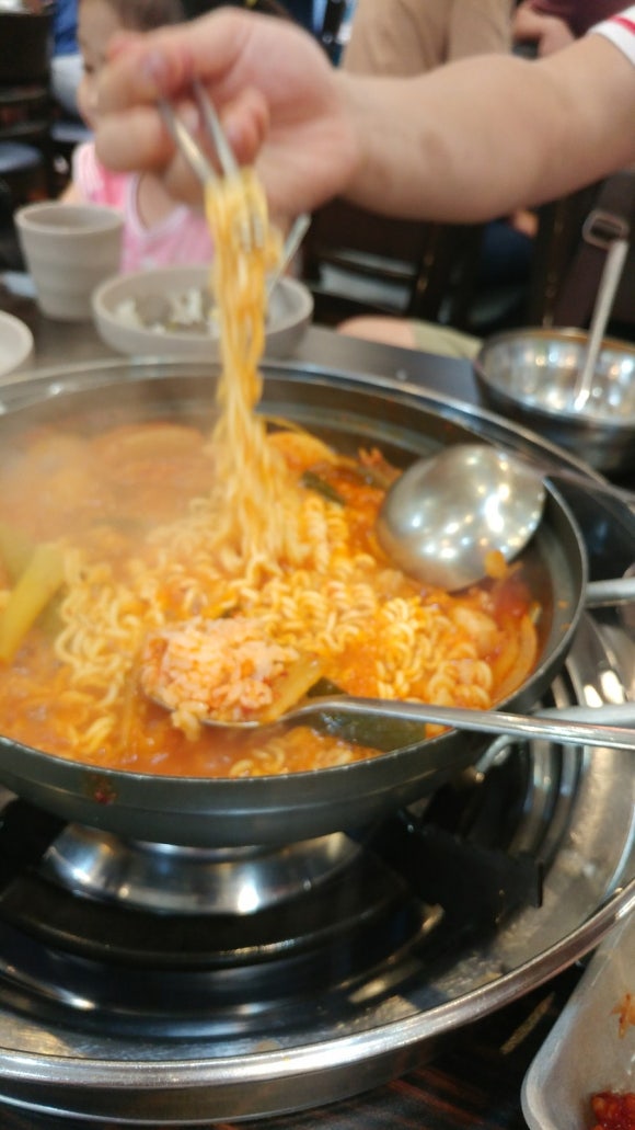 누름돌생고기김치찌개 이미지