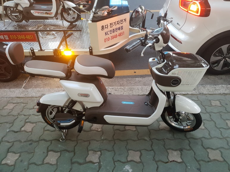 화이트자전거 이미지
