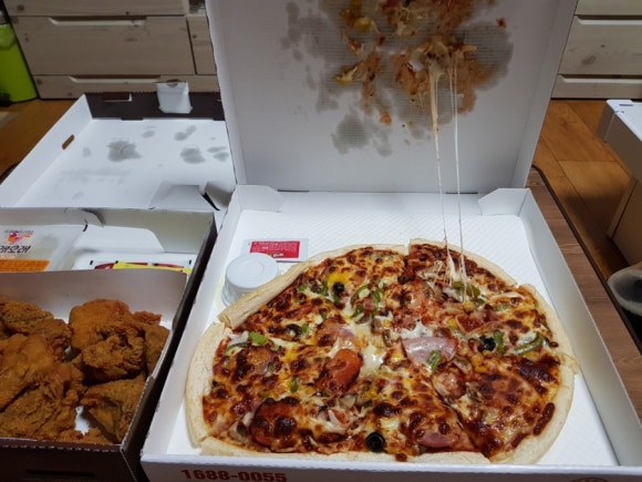 또래오래치킨피자 이미지