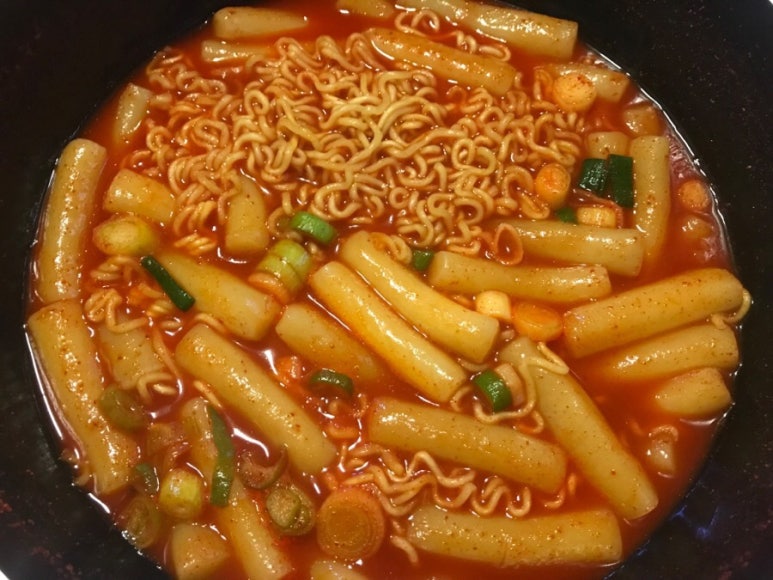 쭝일아찌 빨강떡볶이 이미지