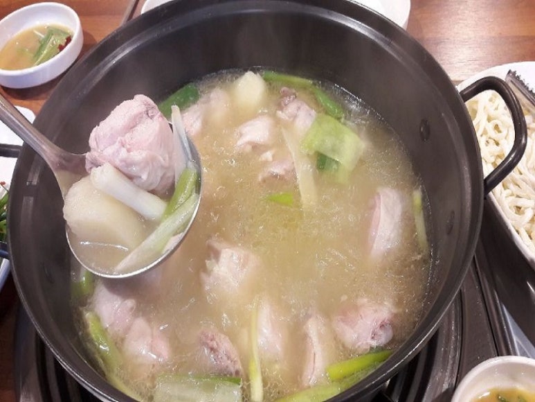 명품가마닭칼국수 이미지
