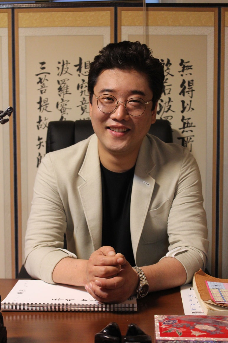 월간인터뷰 이미지