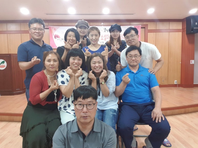 바느질하는농부 이미지